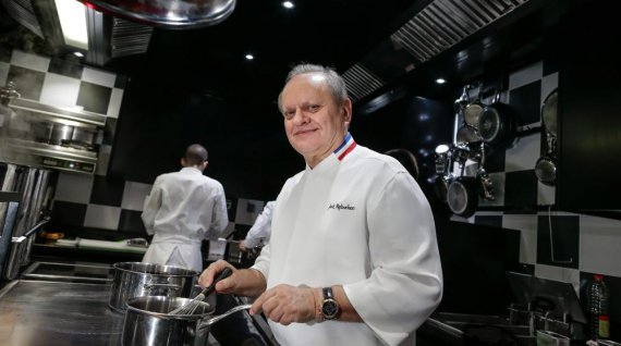 Joel robuchon avec un petit r car pour moi il est petit