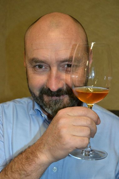  Giulio Armani with his white wine without sulfur